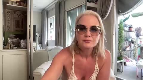 Gl1tter Barbie online show from March 29, 11:10 am