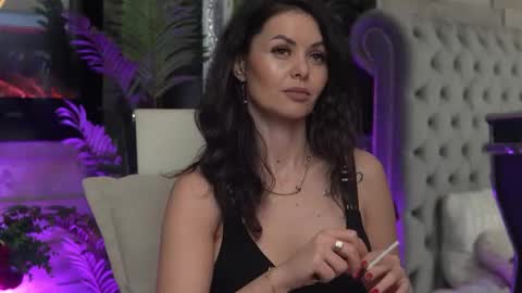 Snapshot of glamourousmom chatting on January 7, 4:26 am CharmingMom online show from January 7, 4:26 am