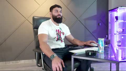 Matthew .. for short call me Matt online show from December 9, 12:40 pm