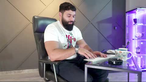 Matthew .. for short call me Matt online show from December 9, 4:47 pm