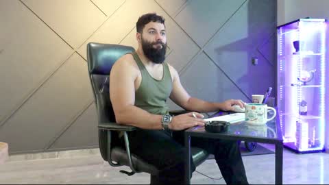 Matthew .. for short call me Matt online show from December 11, 6:47 am