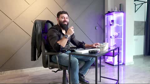 Matthew .. for short call me Matt online show from December 15, 10:50 am