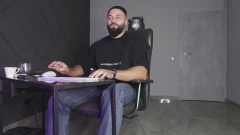 Matthew .. for short call me Matt online show from October 11, 9:57 pm