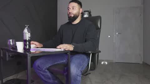 Matthew .. for short call me Matt online show from October 19, 7:25 pm