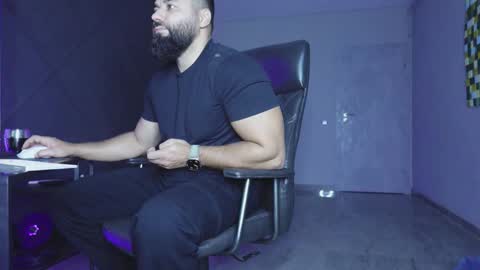 Matthew .. for short call me Matt online show from November 27, 7:49 pm