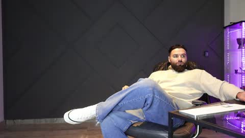 Matthew .. for short call me Matt online show from April 16, 12:55 am