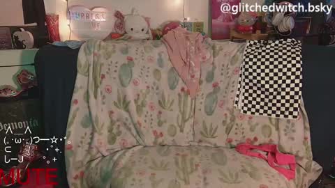 Glitch online show from December 13, 9:09 pm