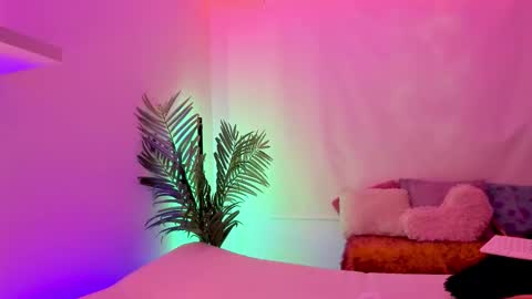 Mimi online show from October 29, 6:09 pm