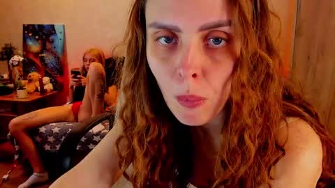 Gloria Wood online show from December 5, 10:45 pm