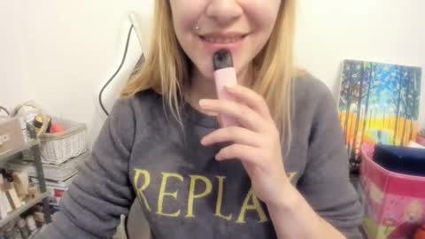 gloss___ online show from November 16, 4:34 pm