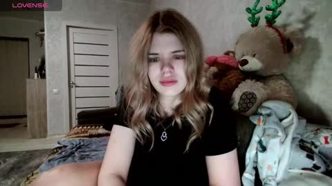 Snapshot of glossy_girl_1 chatting on December 2, 2:53 am Roxy online show from December 2, 2:53 am