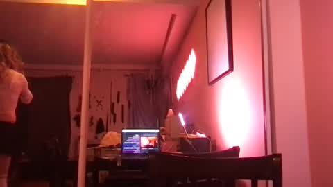 Snapshot of glow92 chatting on September 23, 6:49 am Glow Goddess online show from September 23, 6:49 am