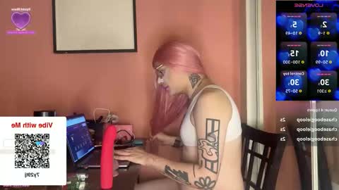 Snapshot of glow92 chatting on October 14, 9:43 am Glow Goddess online show from October 14, 9:43 am