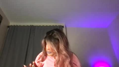 Snapshot of glow92 chatting on November 2, 2:25 am Glow Goddess online show from November 2, 2:25 am