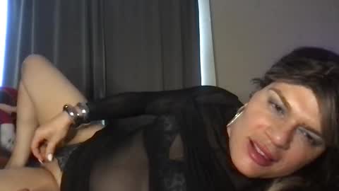 Snapshot of glow92 chatting on November 5, 4:51 pm Glow Goddess online show from November 5, 4:51 pm