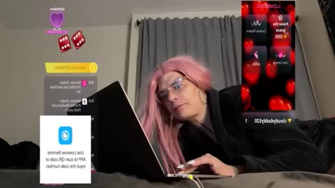 Snapshot of glow92 chatting on November 12, 5:52 am Glow Goddess online show from November 12, 5:52 am