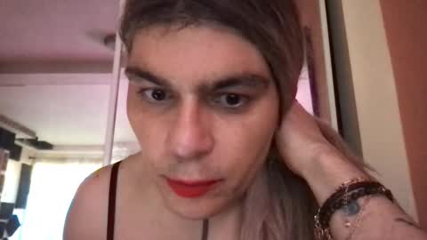 Snapshot of glow92 chatting on December 16, 6:13 pm Glow Goddess online show from December 16, 6:13 pm