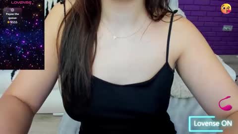 Snapshot of glowmimi chatting on November 28, 8:44 pm Mia online show from November 28, 8:44 pm