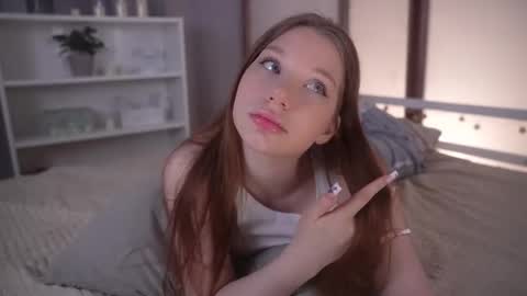 Snapshot of glowwww_ chatting on November 29, 3:15 pm Eloise online show from November 29, 3:15 pm