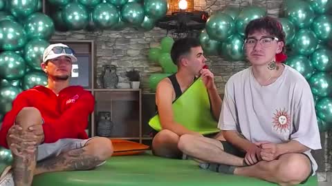 THOMAS AND DAMIAND online show from February 13, 8:13 pm