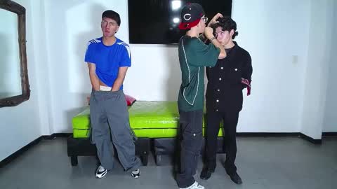 THOMAS AND DAMIAND online show from October 28, 6:54 pm