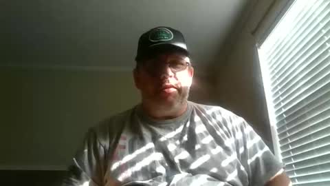 Snapshot of gobey33 chatting on November 10, 7:13 pm IDKIDCIDGAF online show from November 10, 7:13 pm