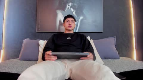 Snapshot of god_of_olympus1 chatting on December 12, 1:06 pm steven online show from December 12, 1:06 pm