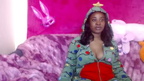 Snapshot of goddess_aaliyah chatting on December 25, 6:20 am goddess_aaliyah online show from December 25, 6:20 am