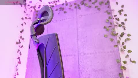 Snapshot of goddess_allison chatting on December 16, 10:26 pm goddess_allison online show from December 16, 10:26 pm