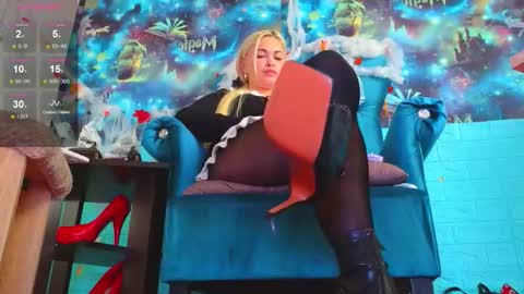 Mrs. Isabella online show from October 23, 5:40 am