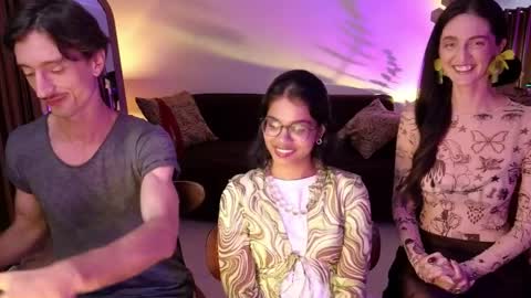   330 UTC2 girls   online show from April 16, 2:34 am