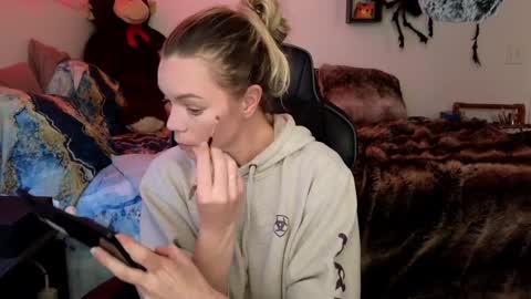 Snapshot of goddess_of_mars chatting on January 28, 2:53 pm Patricia Mars Goddess of Mars twitter thegoddessmindy online show from January 28, 2:53 pm