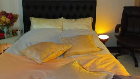 Snapshot of goddess_squirt_ chatting on September 13, 2:33 am Katrin online show from September 13, 2:33 am