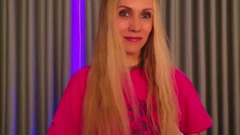 Snapshot of goddess_stars chatting on November 30, 10:52 am Katarina online show from November 30, 10:52 am