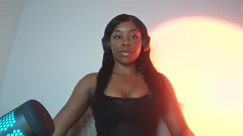 Snapshot of goddessblackk chatting on December 19, 3:40 am Miss Raven Black online show from December 19, 3:40 am