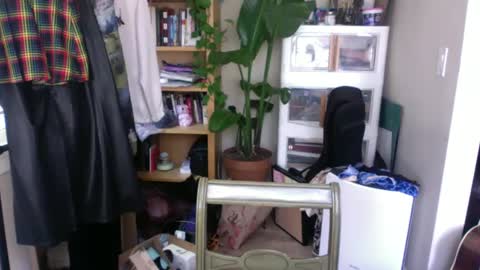 Snapshot of goddessdaisysky chatting on September 22, 5:59 pm Goddess Daisy Sky online show from September 22, 5:59 pm