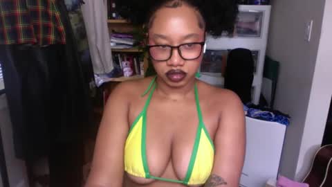 Snapshot of goddessdaisysky chatting on September 26, 4:55 pm Goddess Daisy Sky online show from September 26, 4:55 pm