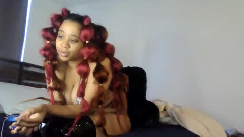 Snapshot of goddessdiiamond chatting on September 12, 3:45 pm goddessdiiamond online show from September 12, 3:45 pm