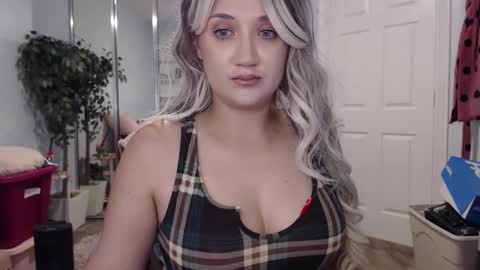 Snapshot of goddessemmy chatting on November 23, 12:43 am Goddess Emmy online show from November 23, 12:43 am