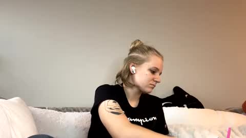 Snapshot of goddessfeyaa chatting on December 11, 4:31 pm feyaa22 online show from December 11, 4:31 pm