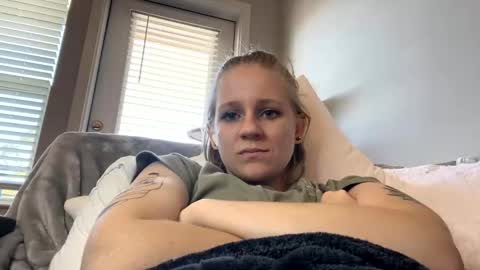 Snapshot of goddessfeyaa chatting on December 13, 5:10 pm feyaa22 online show from December 13, 5:10 pm