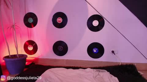 Julieta online show from April 8, 7:03 pm