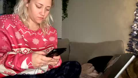 Snapshot of goddessmayvn chatting on December 26, 12:57 am GoddessMayvn online show from December 26, 12:57 am