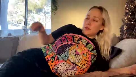 Snapshot of goddessmayvn chatting on January 8, 3:28 pm GoddessMayvn online show from January 8, 3:28 pm