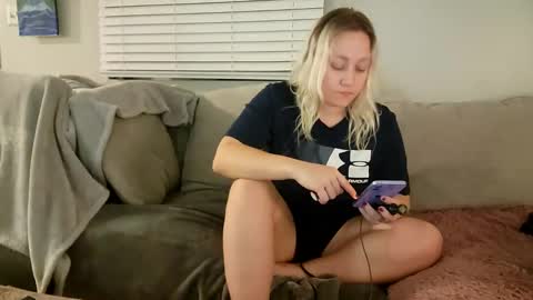 Snapshot of goddessmayvn chatting on January 30, 1:10 pm GoddessMayvn online show from January 30, 1:10 pm