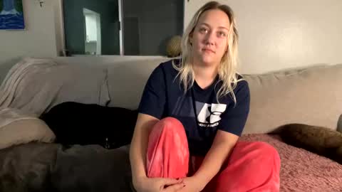 Snapshot of goddessmayvn chatting on February 1, 7:05 am GoddessMayvn online show from February 1, 7:05 am