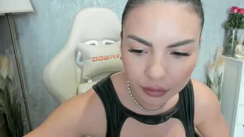 Snapshot of goddessmiaa chatting on October 24, 9:17 am Mistress online show from October 24, 9:17 am