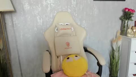 Snapshot of goddessmiaa chatting on October 25, 7:38 am Mistress online show from October 25, 7:38 am