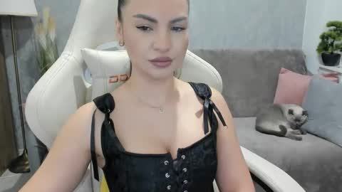 Snapshot of goddessmiaa chatting on November 29, 7:00 am Mistress online show from November 29, 7:00 am