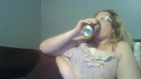 Snapshot of goddessmilfcrysyal chatting on March 12, 1:14 am Crystal online show from March 12, 1:14 am